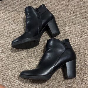 Anne Klein Black Leather Heeled Ankle Boots